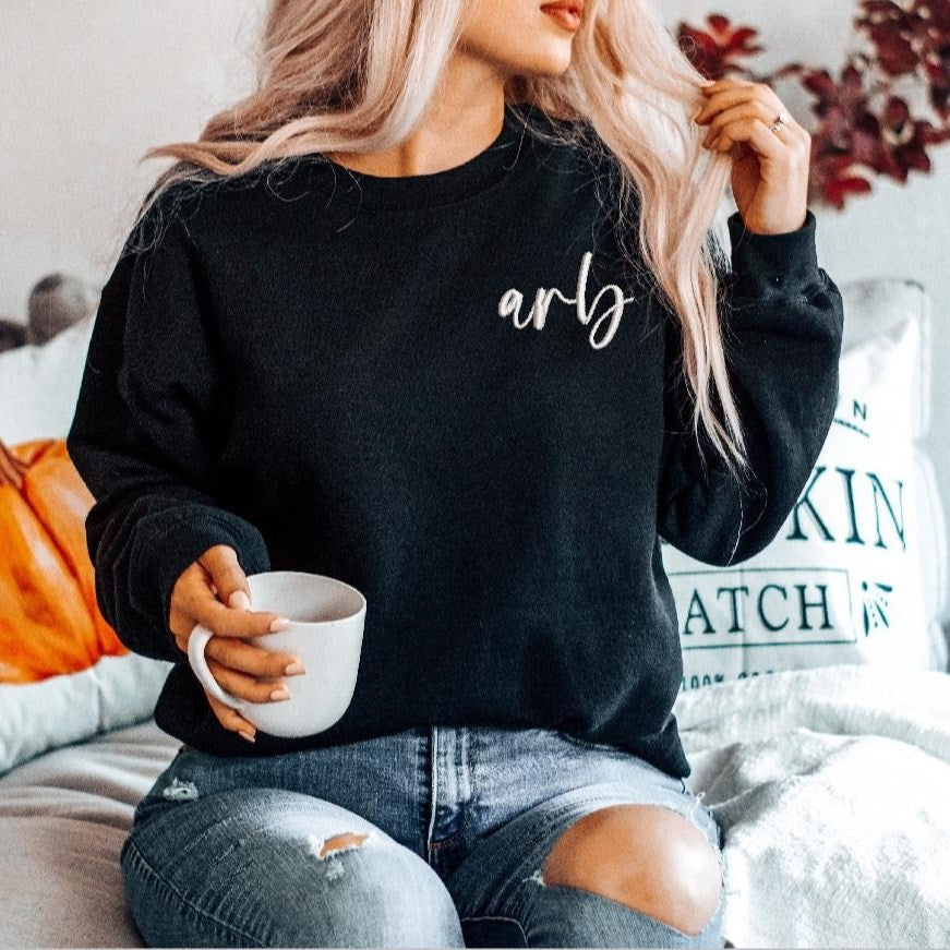 Circle Monogram Embroidered Sweatshirt – Elle & Emmy