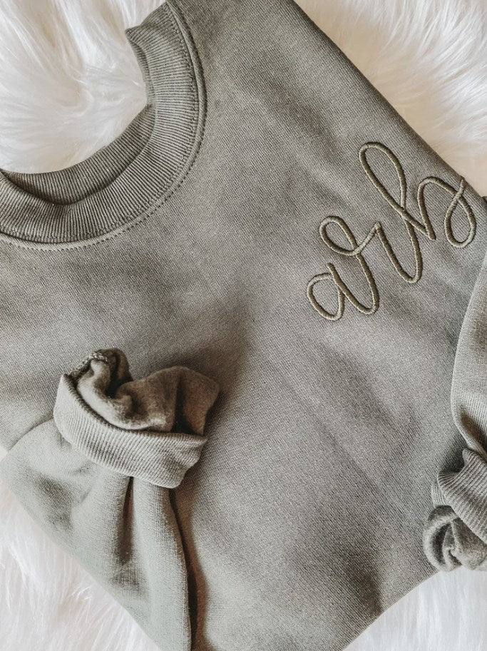 Circle Monogram Embroidered Sweatshirt – Elle & Emmy